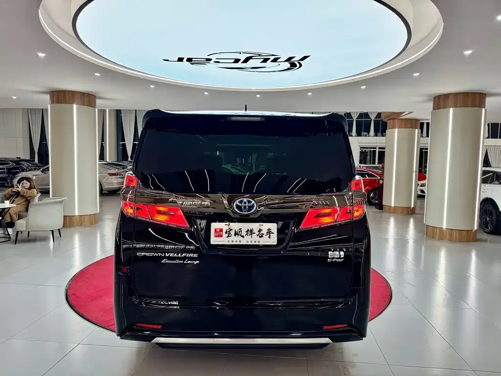 Toyota Vellfire — фото 2