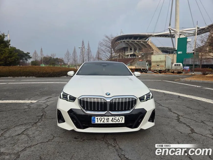 BMW 5-Series 2024 из KR, фото 1