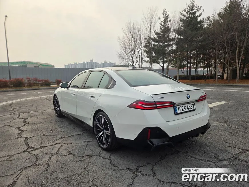 BMW 5-Series 2024 из KR, фото 4