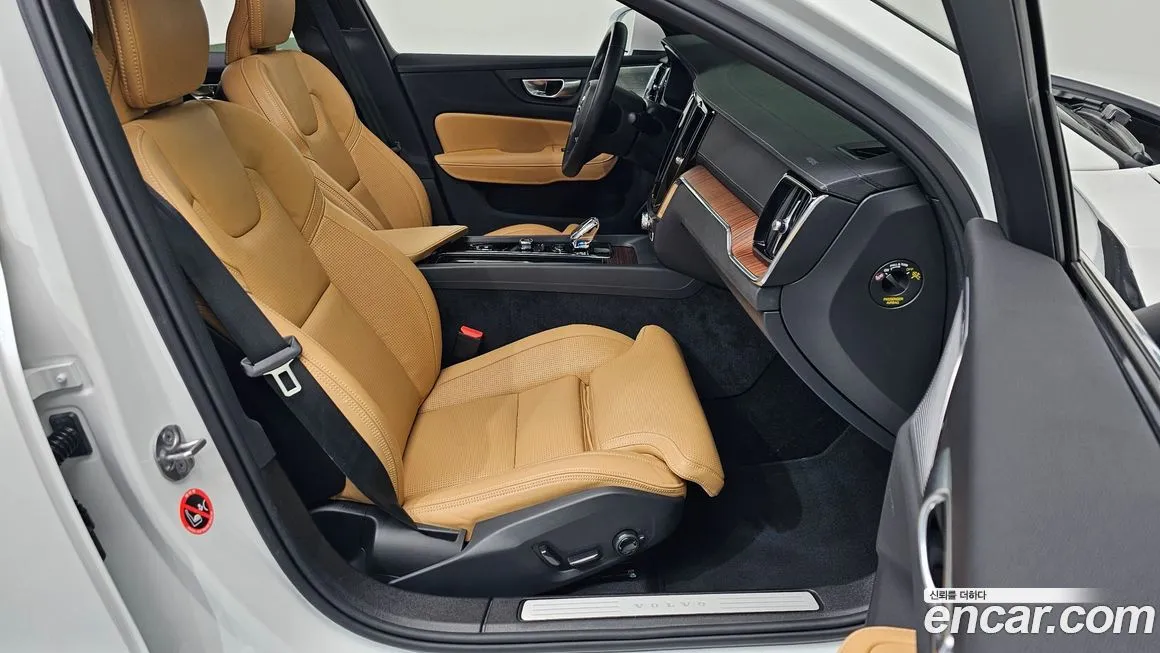 Volvo S60 2025 из KR, фото 7