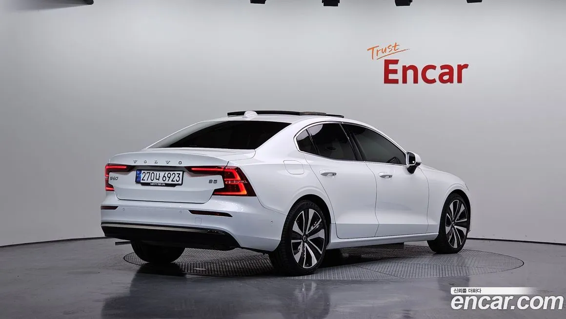 Volvo S60 2025 из KR, фото 3