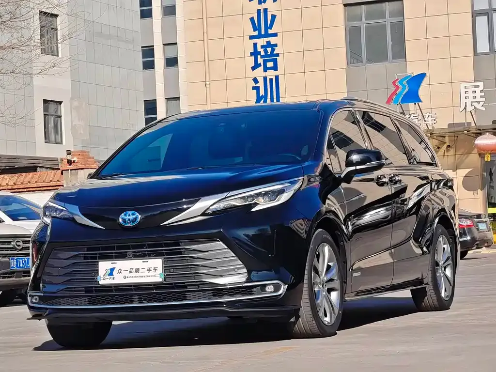 Toyota Sienna 2023 из CN, фото 1