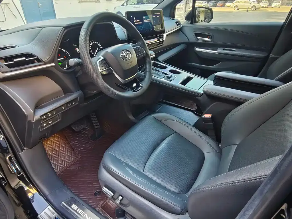 Toyota Sienna 2023 из CN, фото 3