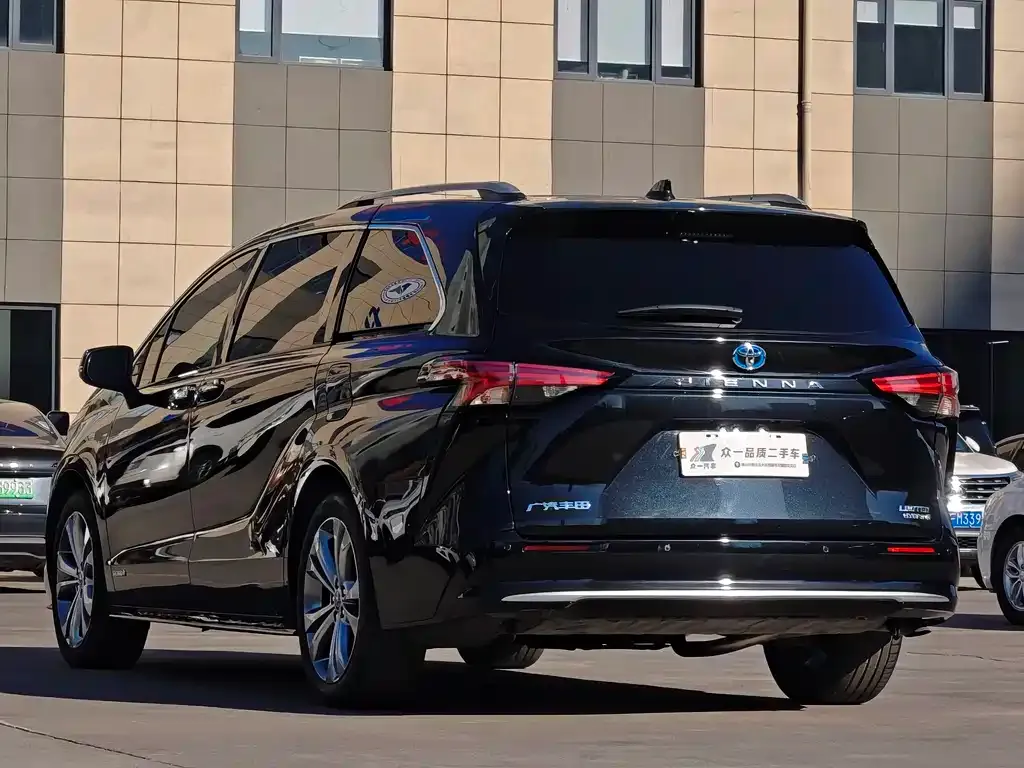 Toyota Sienna 2023 из CN, фото 5