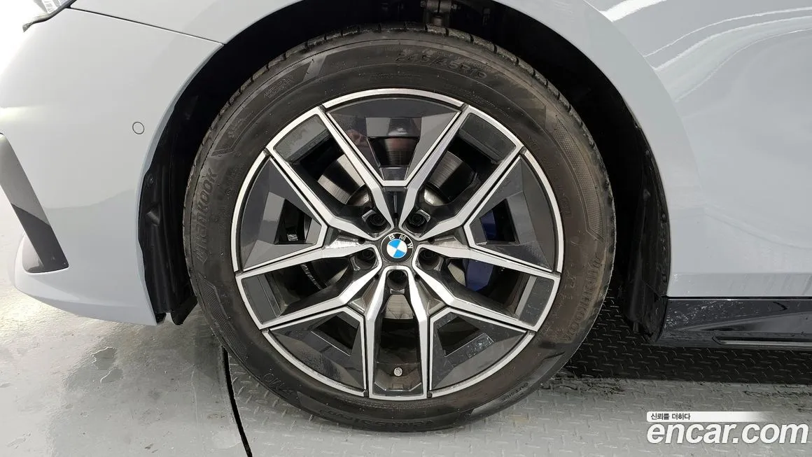 BMW 5-Series 2025 из KR, фото 4