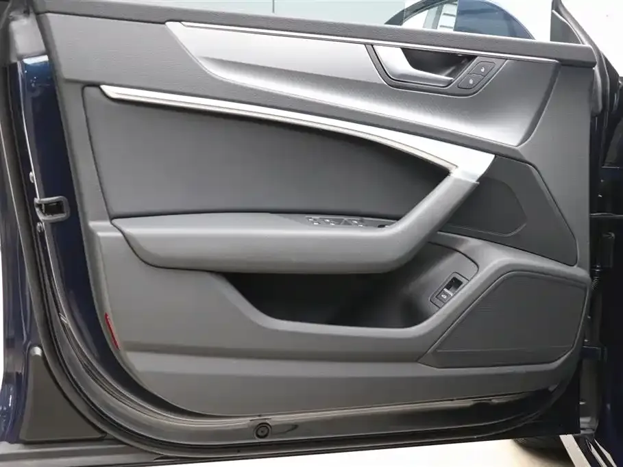 Audi A7L 2023 из CN, фото 9