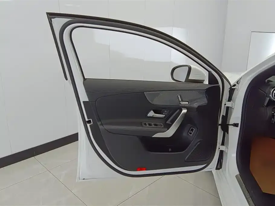 Mercedes-Benz A-Class 2023 из CN, фото 9