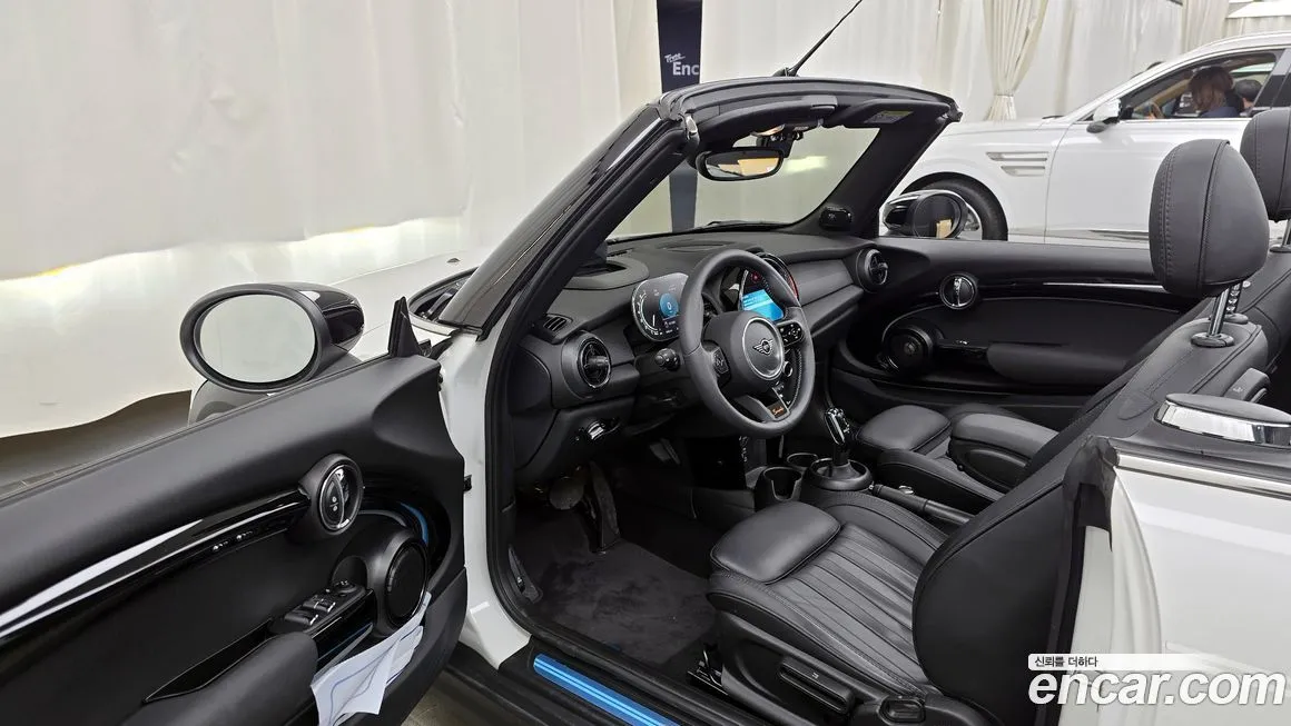 Mini Cooper Convertible 2023 из KR, фото 10