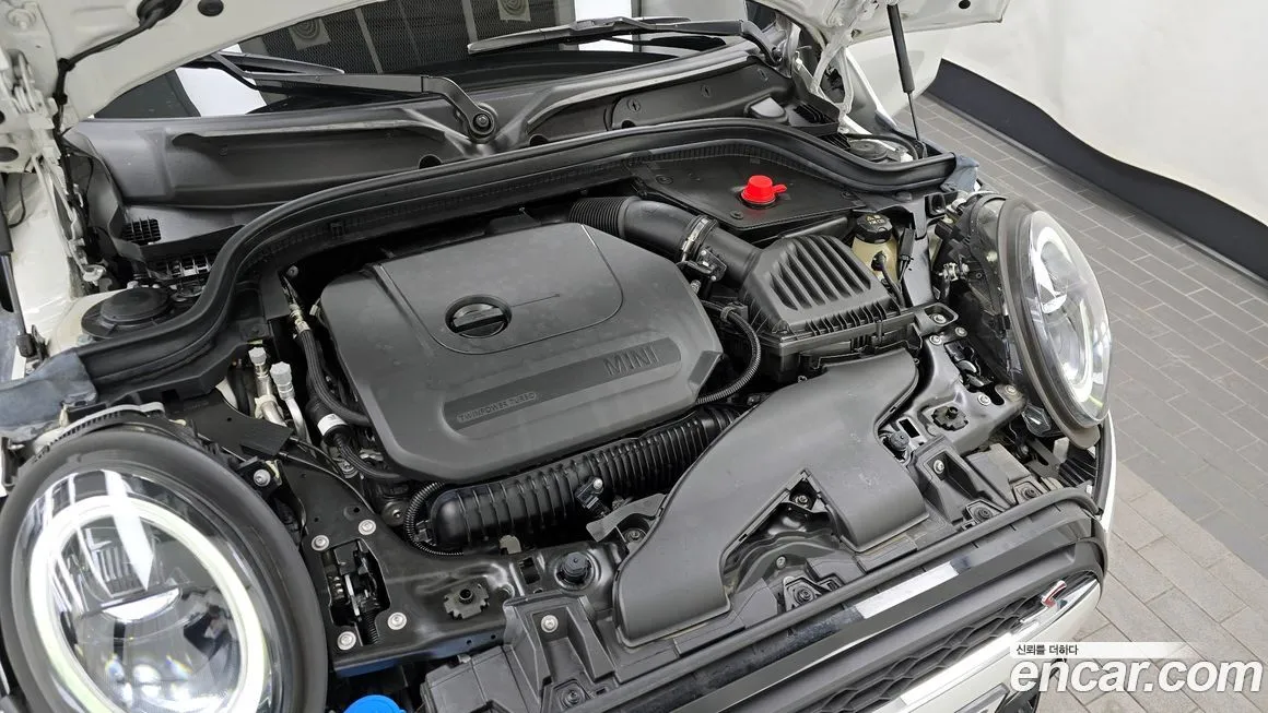 Mini Cooper Convertible 2023 из KR, фото 7