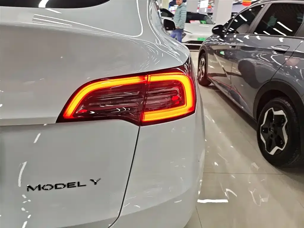 Tesla Model Y 2024 из CN, фото 2