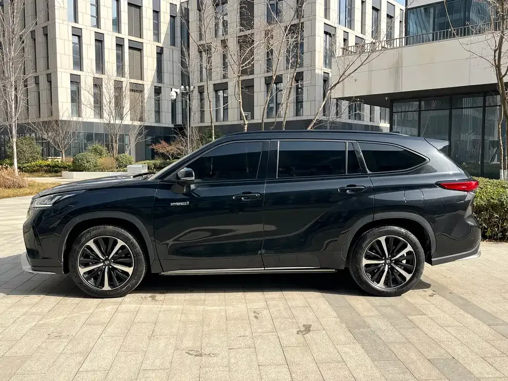 Toyota Crown Kluger 2022 из CN, фото 4