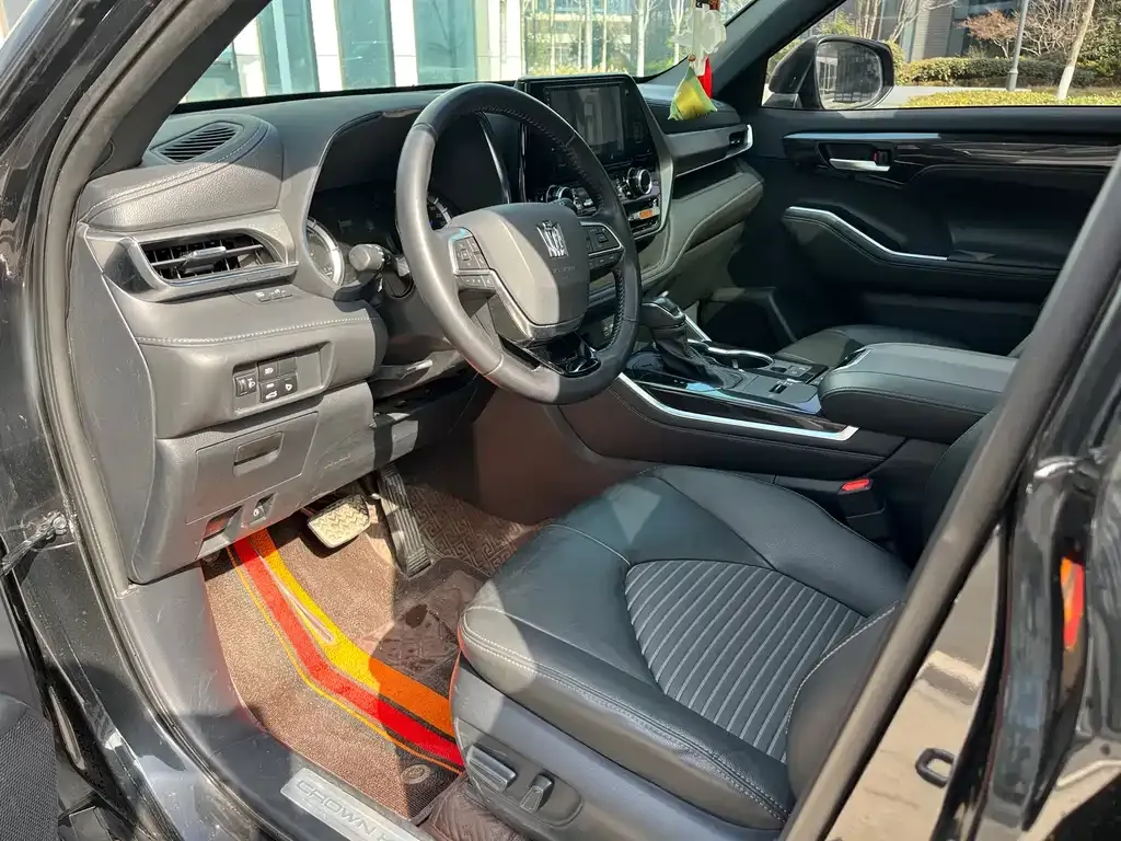 Toyota Crown Kluger 2022 из CN, фото 6