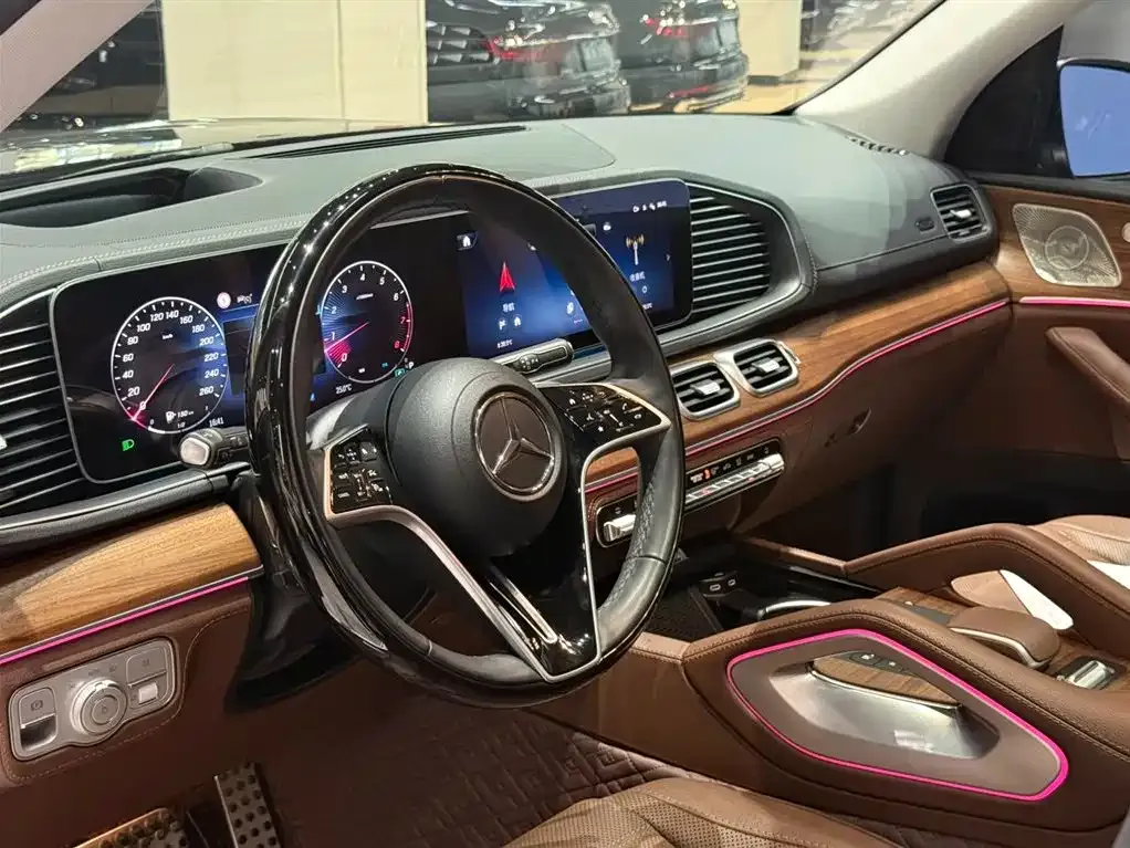 Mercedes-Benz GLS — фото 10