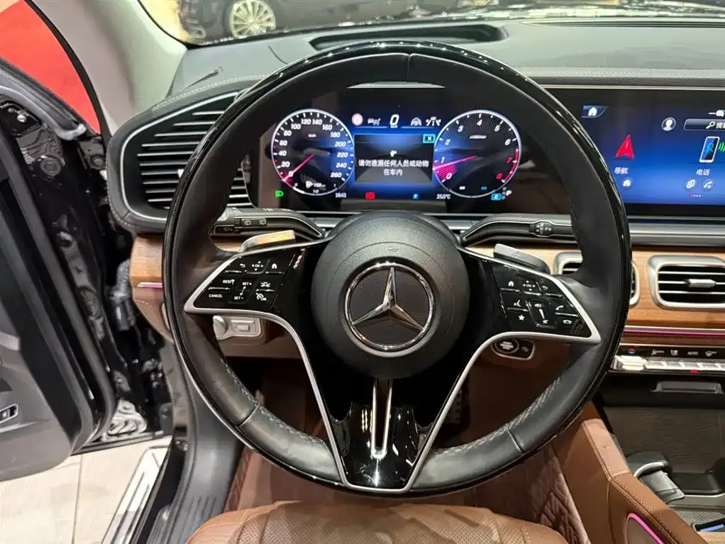 Mercedes-Benz GLS — фото 7