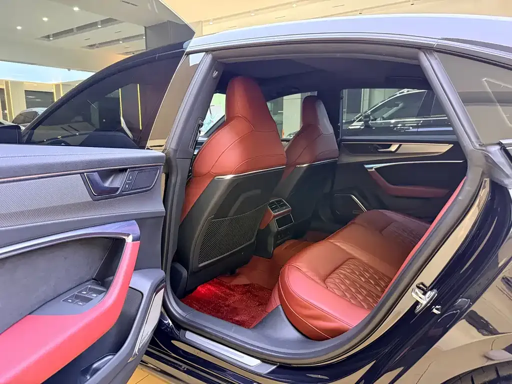 Audi A7L 2024 из CN, фото 3