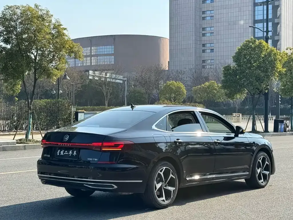 Volkswagen Passat — фото 6