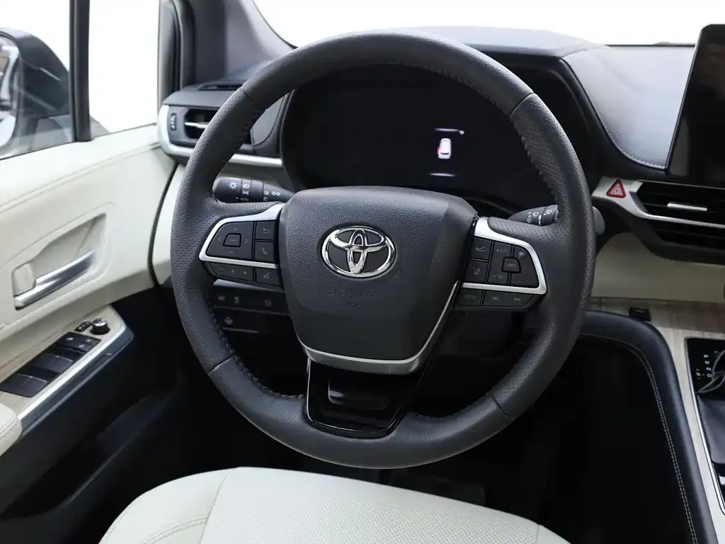 Toyota Sienna — фото 4