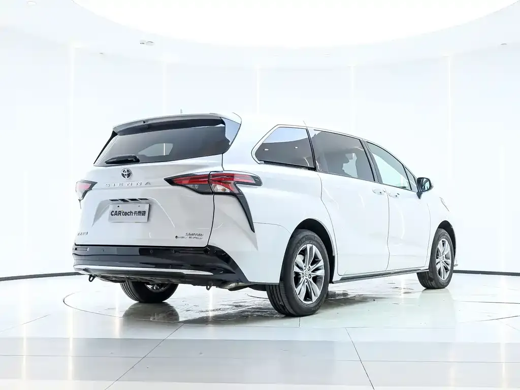 Toyota Sienna — фото 10