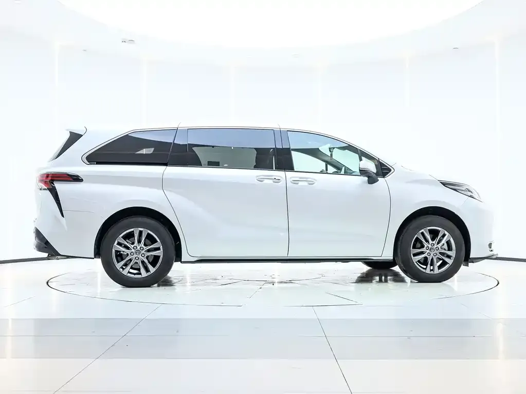 Toyota Sienna — фото 9