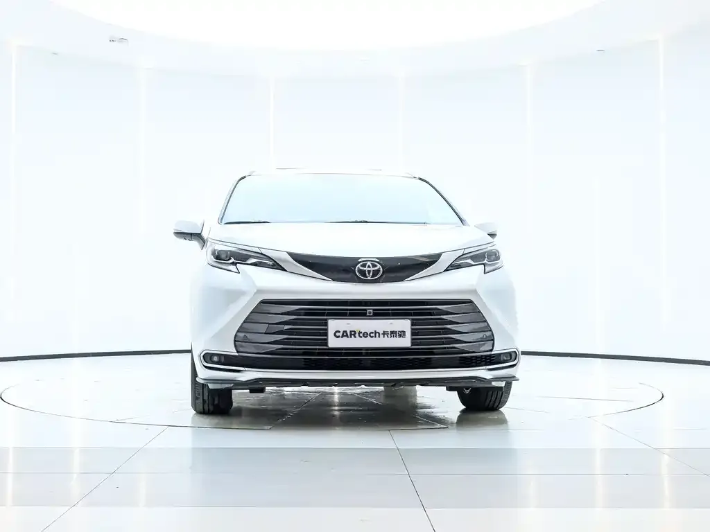 Toyota Sienna — фото 2