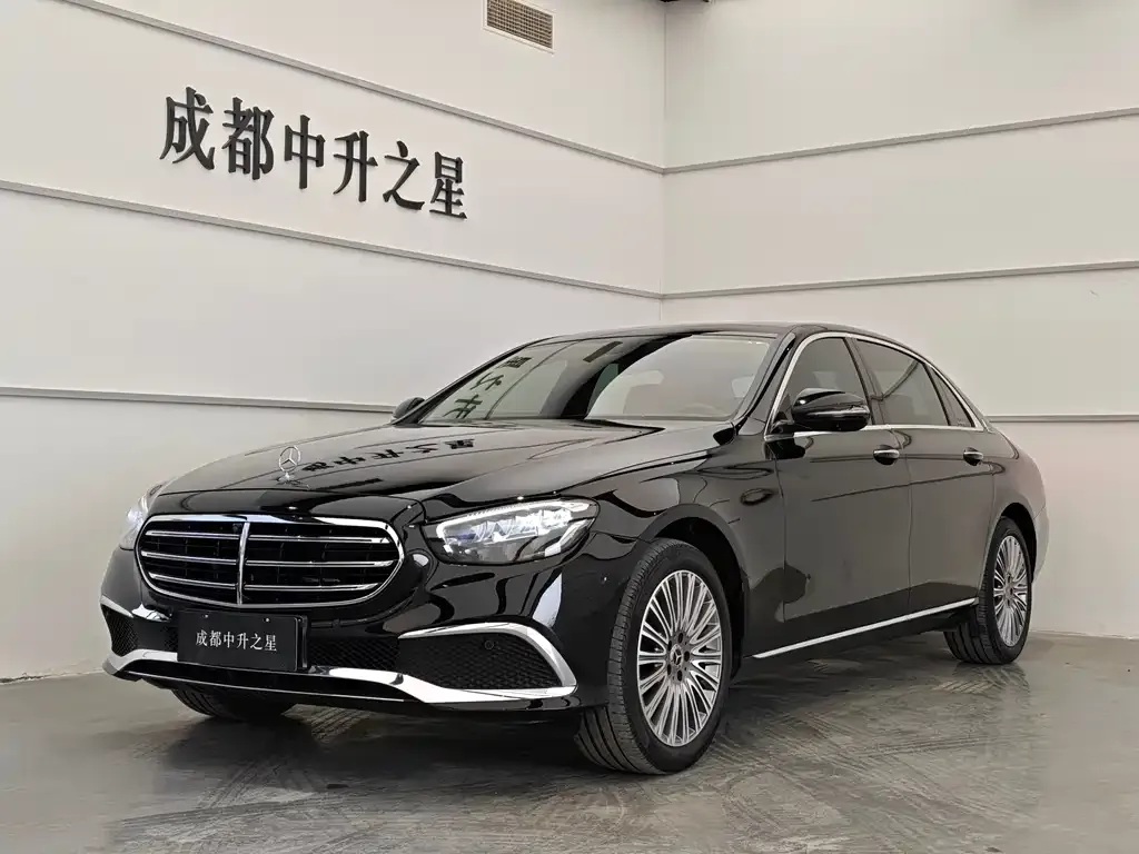 Mercedes-Benz E-Class — фото 1