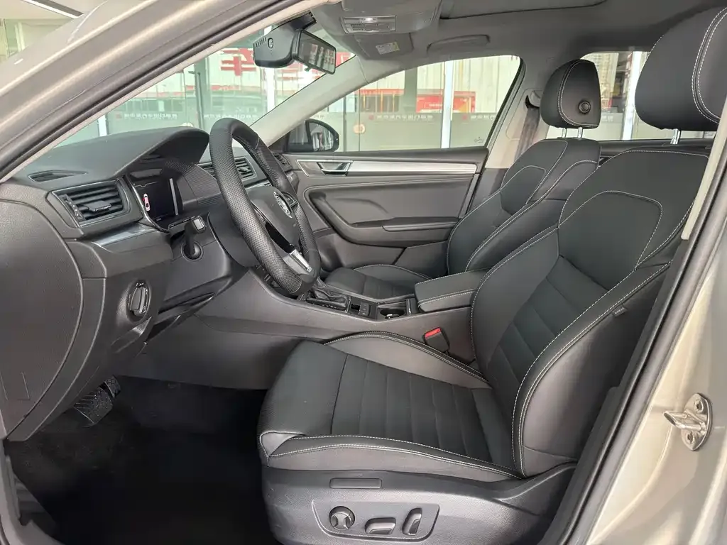Skoda Superb 2022 из CN, фото 2