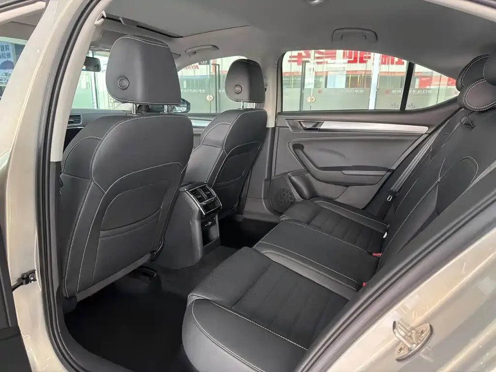 Skoda Superb 2022 из CN, фото 4