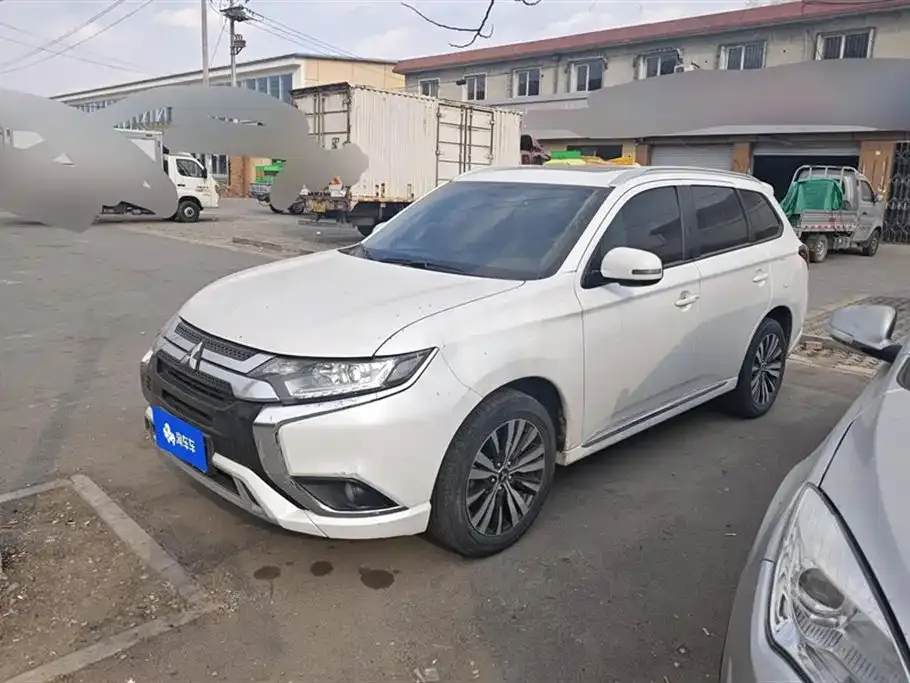 Mitsubishi Outlander 2022 из CN, фото 1