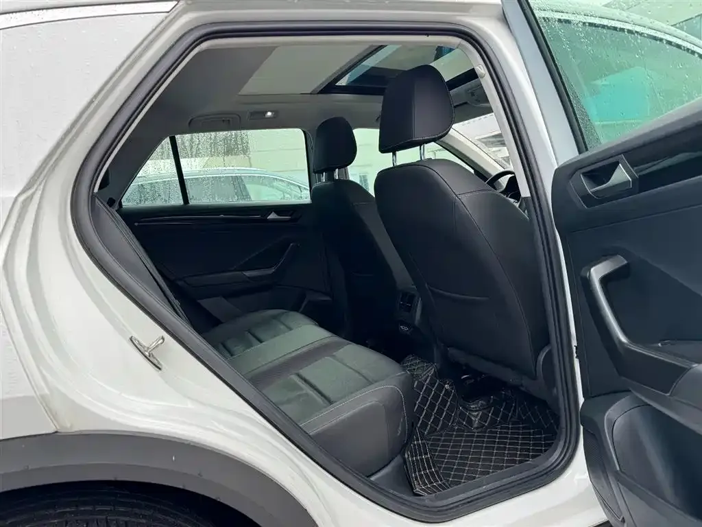 Volkswagen T-Roc 2023 из CN, фото 7
