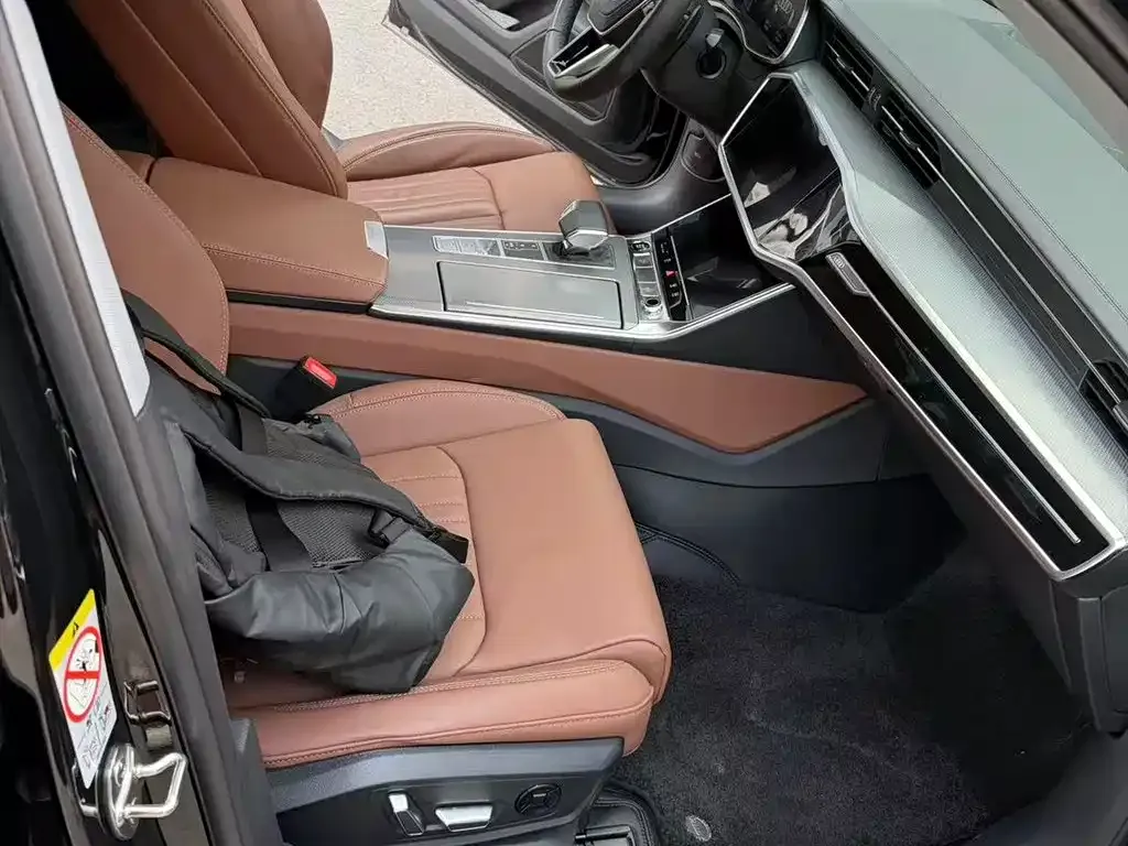 Audi A6L 2024 из CN, фото 8