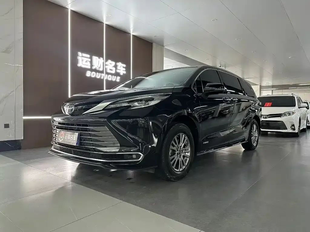 Toyota Sienna — фото 1