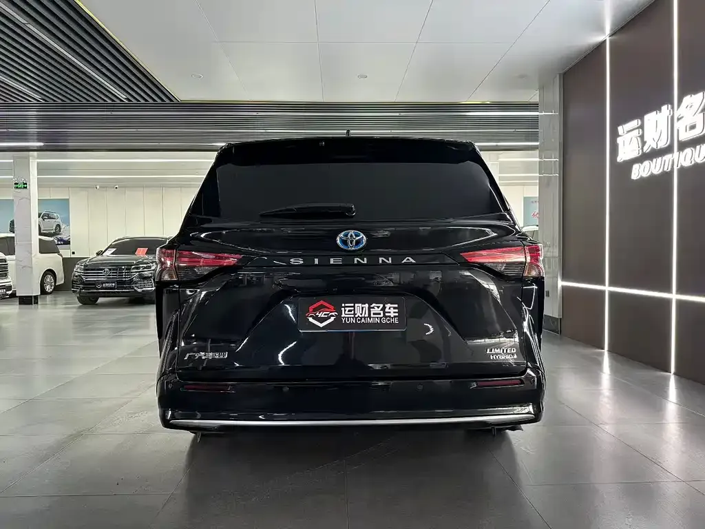 Toyota Sienna — фото 2
