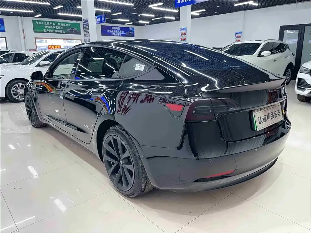 Tesla Model 3 — фото 9