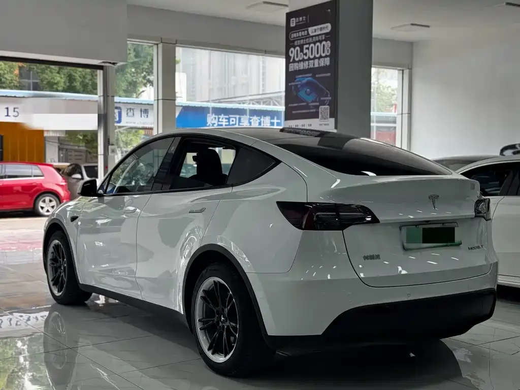 Tesla Model Y — фото 5