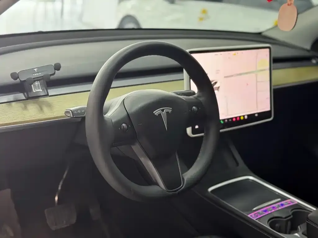 Tesla Model Y — фото 2