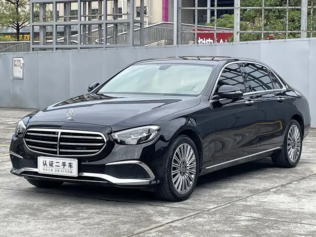 Mercedes-Benz E-Class — фото 1