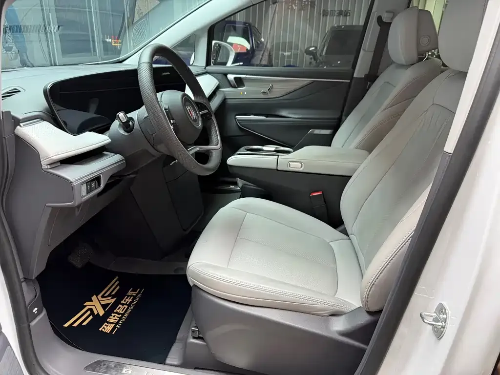 Buick GL8 2025 из CN, фото 2