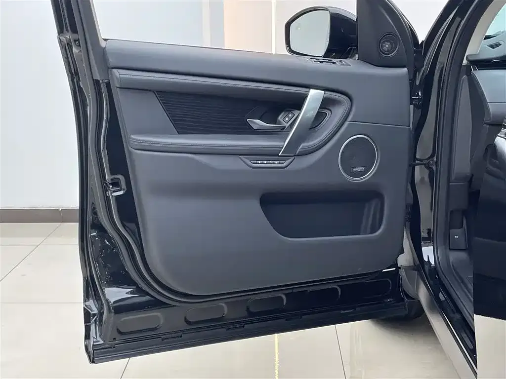 Land Rover Discovery Sport — фото 2
