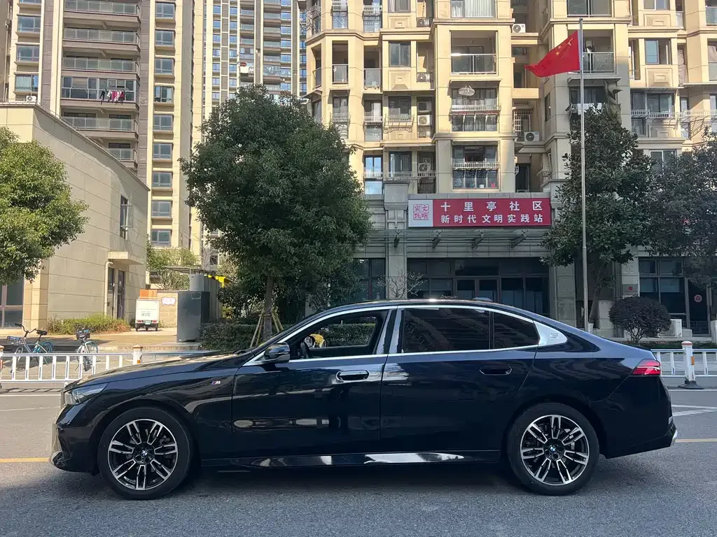 BMW 5 Series 2024 из CN, фото 5
