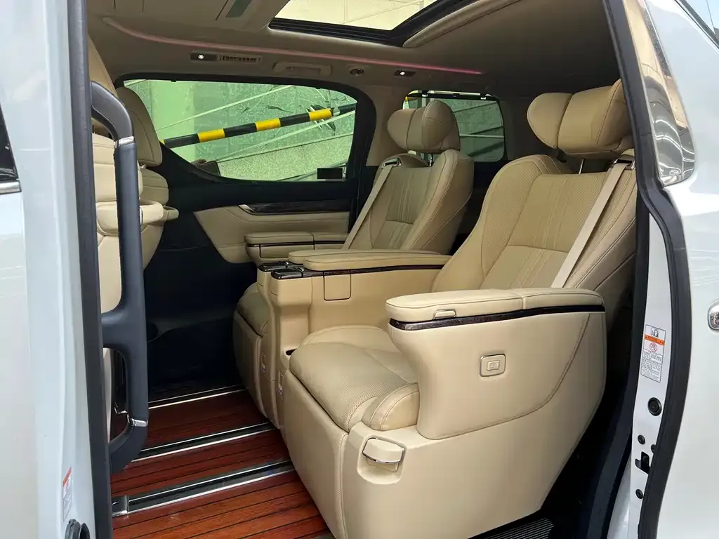 Toyota Vellfire 2022 из CN, фото 4