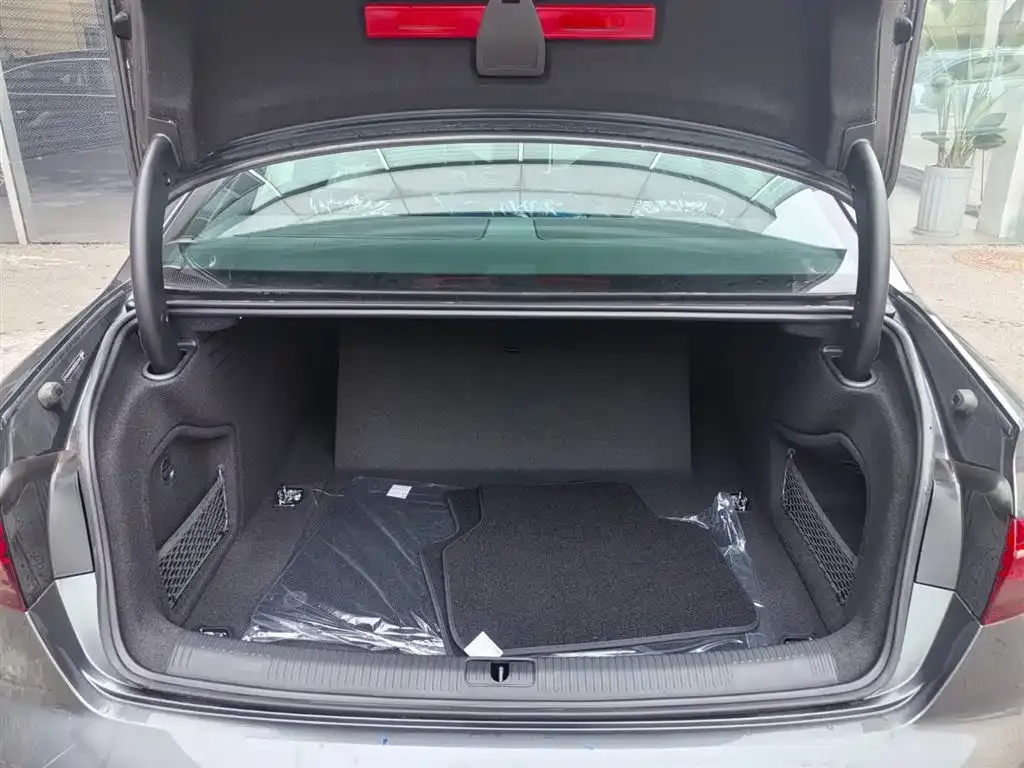Audi A4L 2026 из CN, фото 3