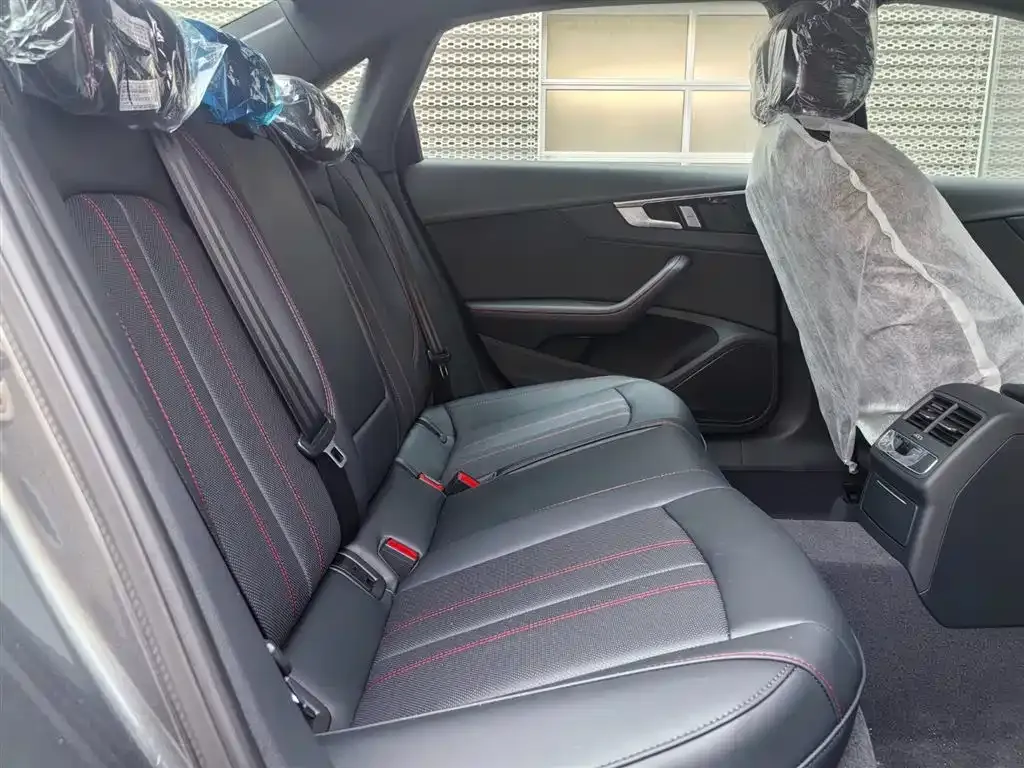 Audi A4L 2026 из CN, фото 4