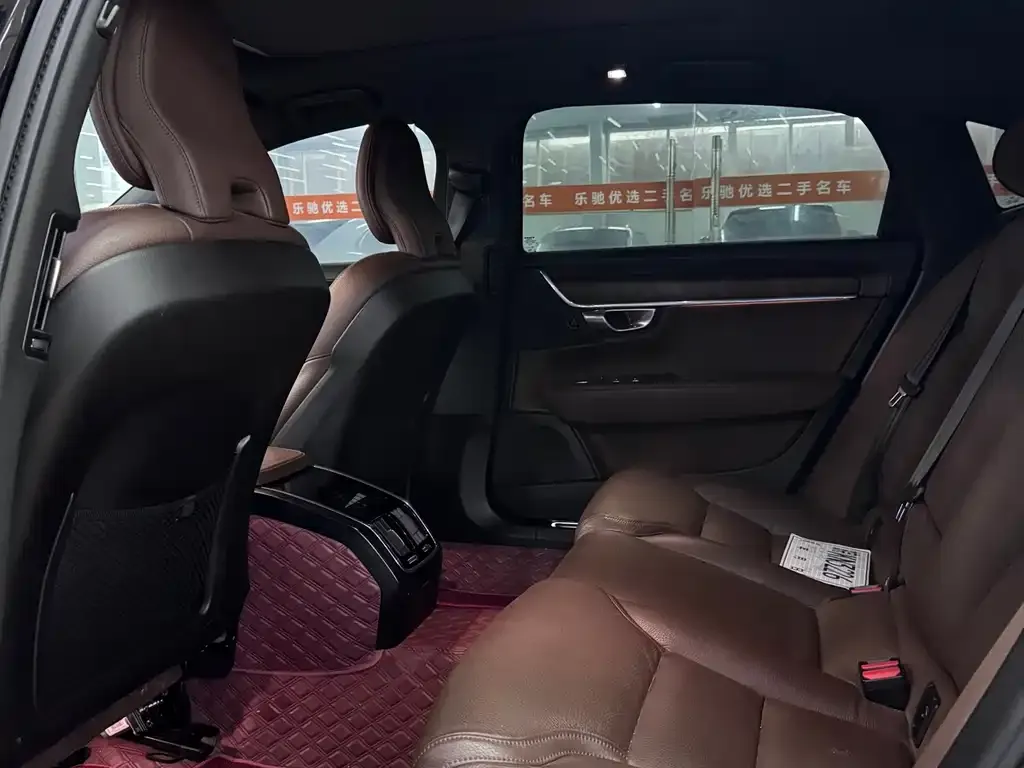Volvo S90 2023 из CN, фото 2