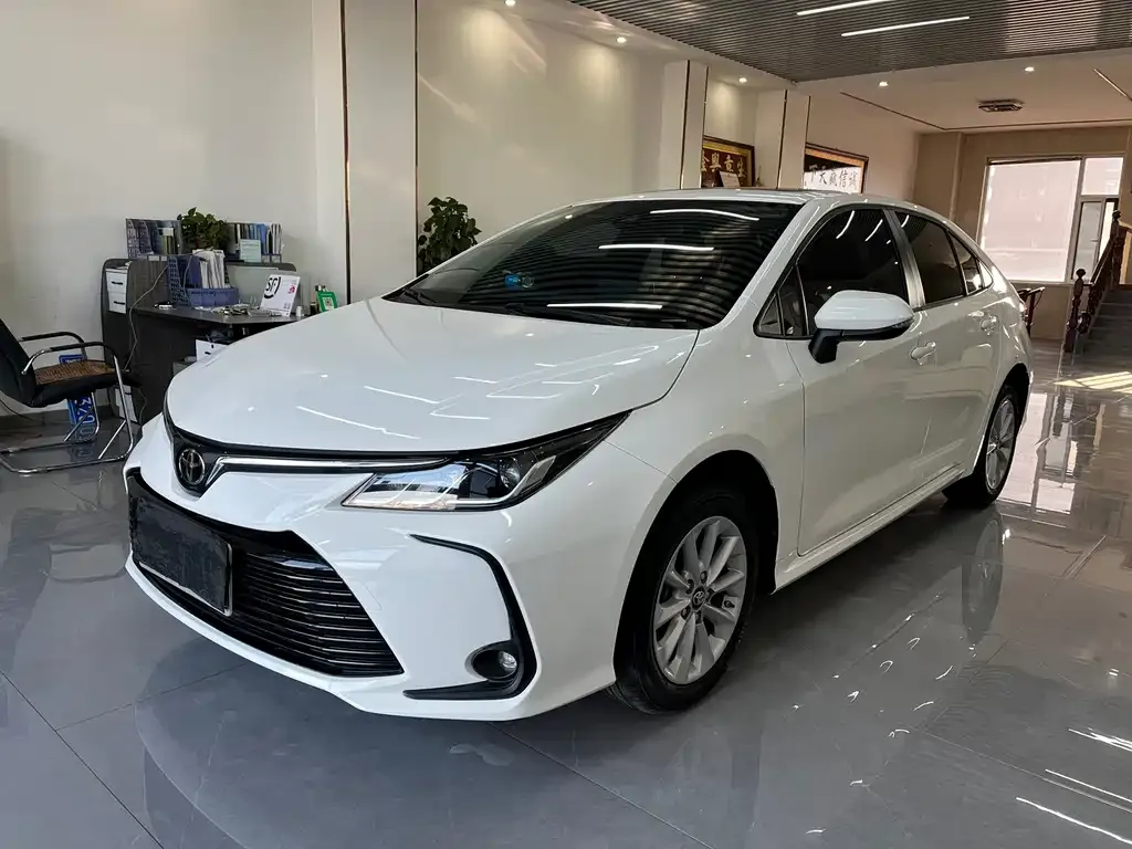 Toyota Corolla 2023 из CN, фото 1