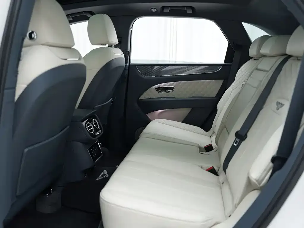 Bentley Bentayga 2022 из CN, фото 8