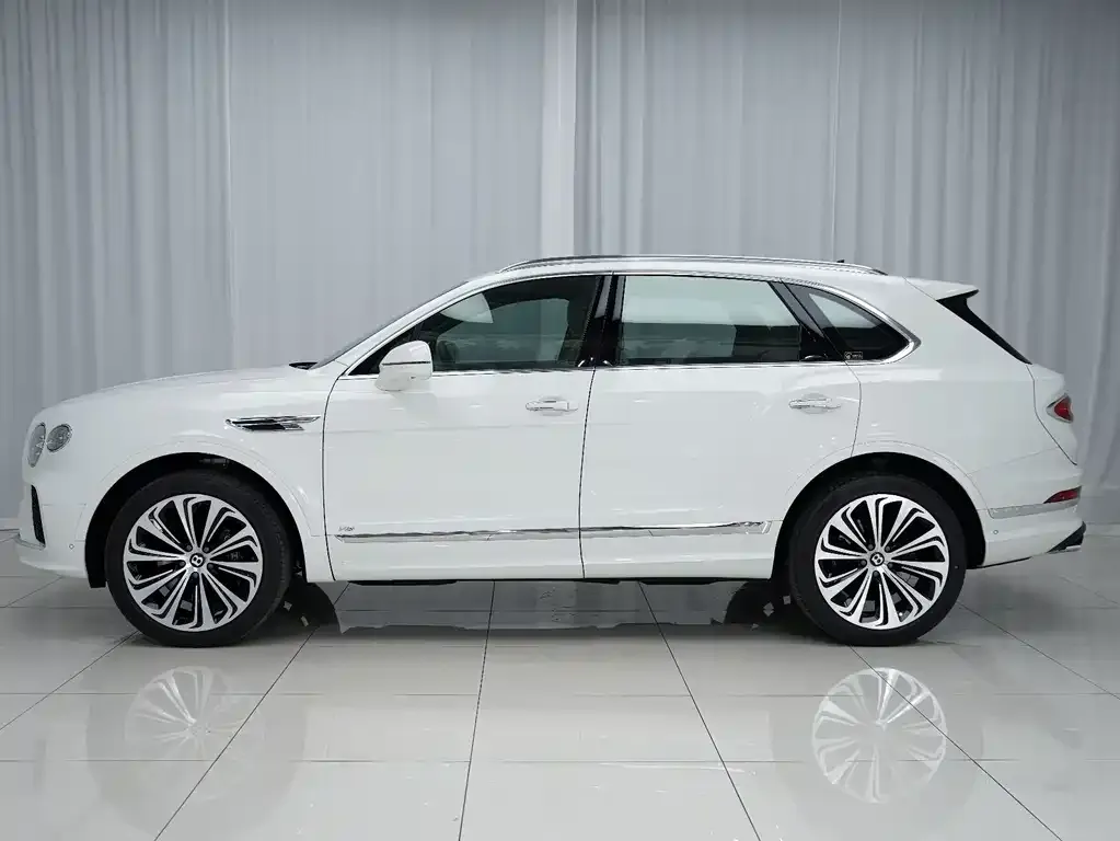 Bentley Bentayga 2022 из CN, фото 10