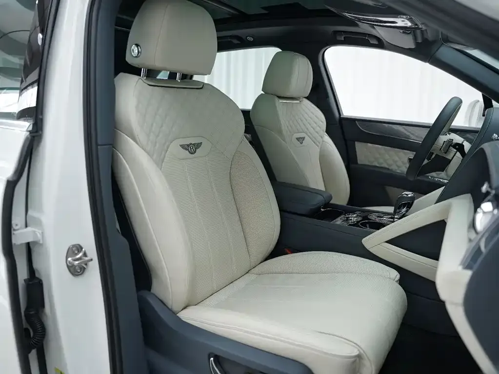 Bentley Bentayga 2022 из CN, фото 7
