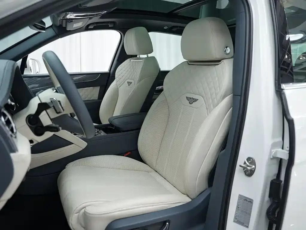 Bentley Bentayga 2022 из CN, фото 6