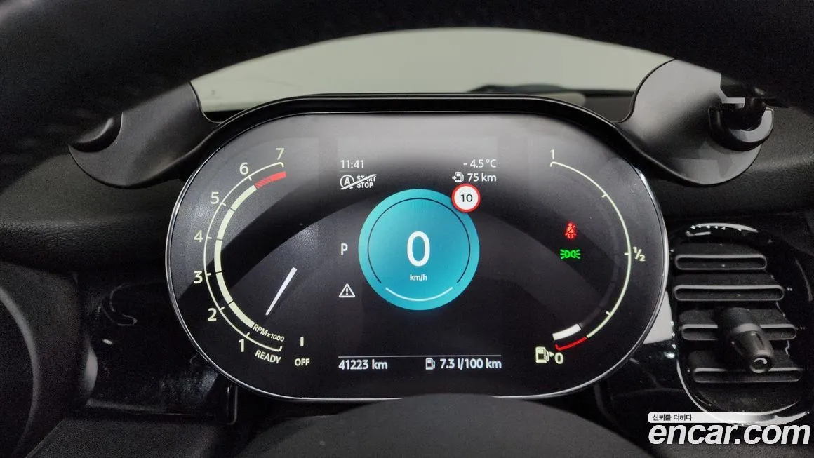 Mini Cooper Convertible 2024 из KR, фото 9