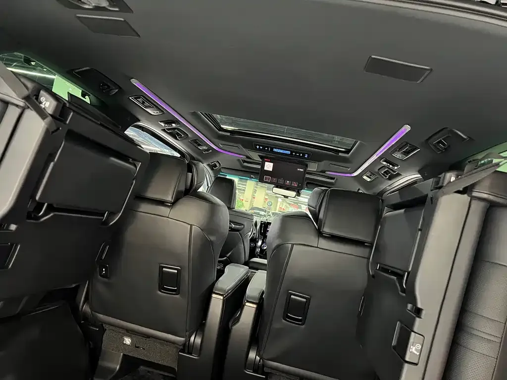 Toyota Vellfire 2023 из CN, фото 2